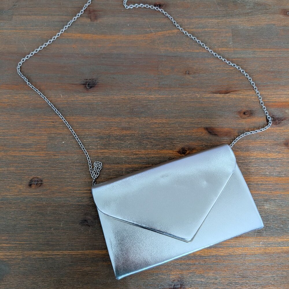 Silver handbag With Metallic Silver Chain